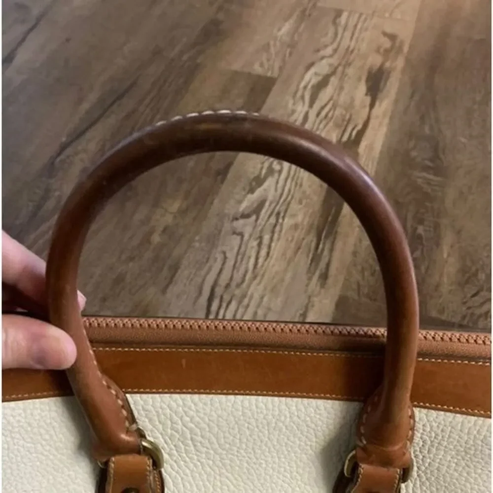 Dooney Bourke Vintage All Weather Off White Leather Purse Satchel Hand Bag